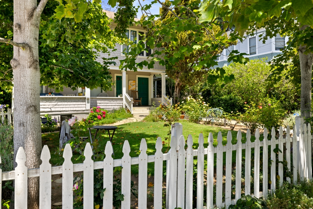 208 W. Arrellaga St. Santa Barbara, CA 93101 Radius Commercial Real